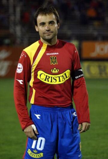 En 2002, el &#039;Coto&#039; vuelve a casa. Juega en Uni&oacute;n Espa&ntilde;ola, donde gana el t&iacute;tulo del Apertura 2005. Con los hispanos jug&oacute; 472 partidos oficiales, anotando 123 goles.