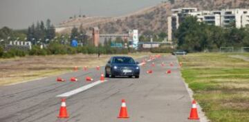 "Se lanzó el nuevo modelo Audi A4 en Chile. En el Club de Planeadores de Vitacura, Santiago, se llevó a cabo el lanzamiento oficial junto con un test drive en una pista especialmente adaptada para la ocasión"