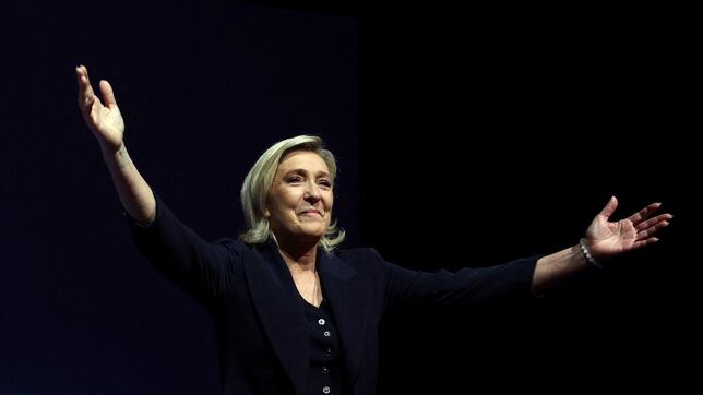 Le Pen gana las elecciones y Macron hace una petición a la desesperada a los franceses