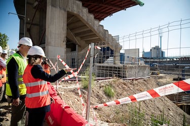 
El Consejo de Administración de la Sociedad La Nueva Romareda, cuyos consejeros y los representantes de las tres instituciones que la integran (Ayuntamiento de Zaragoza, Gobierno de Aragón y Real Zaragoza) han visitado el avance de las tareas de la fase 2 que ejecuta la UTE formada por OHL, Altuna y Uria.


