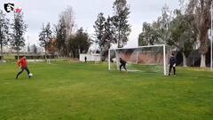 ¡Paredes 'recordó' uno de sus mejores goles a la U en práctica de Colo Colo!