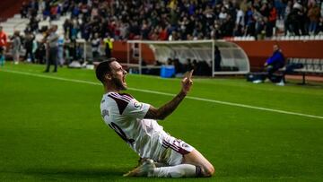 Higinio celebra un gol en el Albacete-Levante.