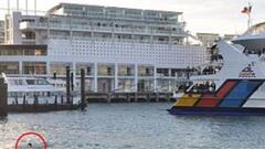 Tuilagi se lanzó de un ferry en el puerto de Auckland