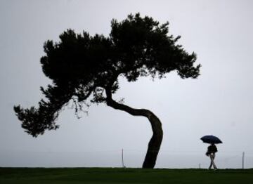 Un espectador de la ronda final del Open Farmers Insurance de golf en San Diego, California.