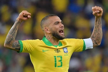 Dani Alves leads stellar list of big-name free agents this summer