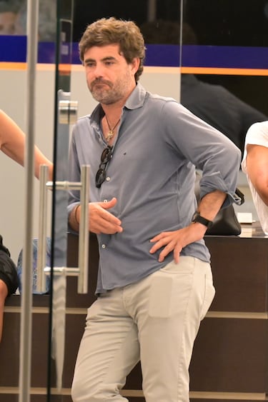 Antonio Matos, marido de Caritina Goyanes, en el tanatorio de San Pedro Alcántara.