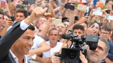 Cristiano Ronaldo durante un recibimiento en Tur&iacute;n.