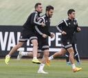 Nuno prueba con Alcácer y Negredo para el derbi
