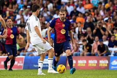 Savio Bartolini y Roberto Trashorras durante el Clásico de Leyendas en Puerto Rico entre Real Madrid y Barcelona en el Estadio Juan Ramón Loubriel​ en Bayamón.