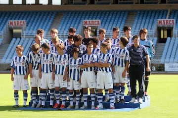 Griezmann en su época de jugador cadete de la Real Sociedad (fila inferior, el cuarto empezando por la izquierda). Del Castillo es el primero, de la segunda fila, empezando por el mismo sentido. 