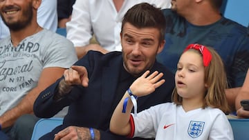 El legendario exjugador inglés robó reflectores en el partido de la Copa Mundial Femenina entre Inglaterra y Noruega; las cámaras no le perdieron el rastro