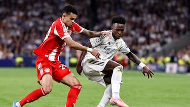 Luis Díaz y Vinicius pugnan por el control del balón.