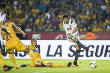 Te presentamos las mejores postales que dejó el encuentro de vuelta de las semifinales entre los felinos y los azulcremas en el Universitario.