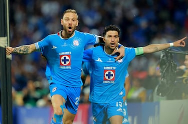 Crece el rumor de su salida de Cruz Azul y la afición lo celebra