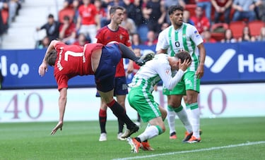 Duele con solo verlo: la acción por la que Moncayola vio la roja directa