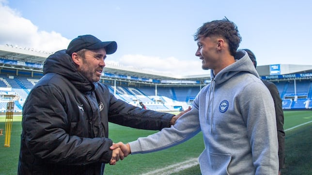 Oficial: Pau Cabanes ya es jugador del Deportivo Alavés