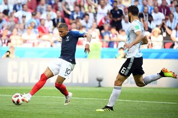 Kylian Mbappe marca el 4-2.