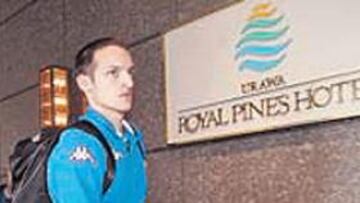 <b>EN SAITAMA. </b>Igor Rakocevic, a su llegada al hotel.