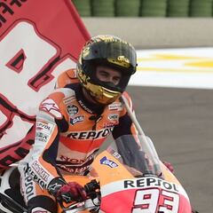 Durísima caída de Márquez y traslado al hospital en Buriram