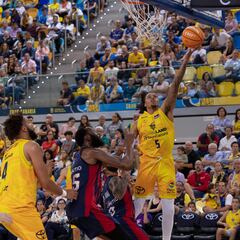 El Granca remonta 14 puntos y se impone al Baskonia