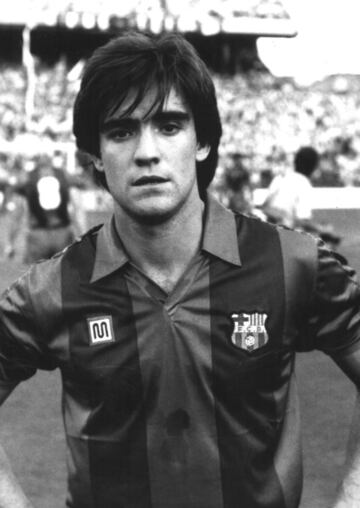 El delantero c芍ntabro es hijo del m赤tico Marquitos y padre de Marcos Alonso (actual jugador del Chelsea). Jug車 durante trece temporadas en Primera Divisi車n con el Racing de Santander, Atl谷tico de Madrid, Barcelona y el CD Logro?谷s.