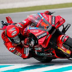 Pole de campeón de Bagnaia con Martín segundo y en el suelo