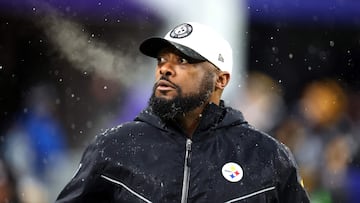 BALTIMORE, MARYLAND - JANUARY 06: Pittsburgh Steelers head coach Mike Tomlin takes the field before the start of the Steelers and Baltimore Ravens game at M&T Bank Stadium on January 06, 2024 in Baltimore, Maryland.   Rob Carr/Getty Images/AFP (Photo by Rob Carr / GETTY IMAGES NORTH AMERICA / Getty Images via AFP)