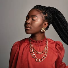 Francia prohíbe por ley discriminar por el peinado en el trabajo