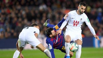 Gonalons, con Messi en el Camp Nou.