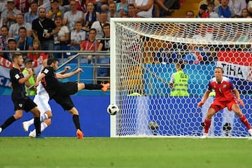 0-1. Milan Badelj marcó el primer gol.