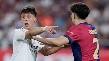 Arda Güler, junto a Pau Cubarsí en la final de la Copa del Rey.