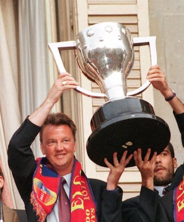 Van Gaal not retiring and turned down Valencia manager's offer