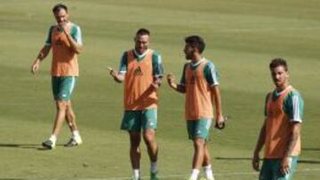 Ceballos dialoga con Digard durante un entrenamiento.