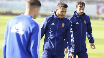 Luis Su&aacute;rez, junto a Guiti&aacute;n, en un entrenamiento.