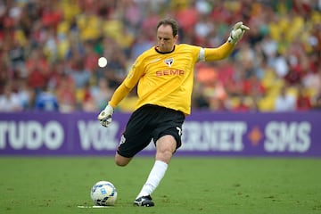 El legendario portero brasileño de Sao Paulo se llevó tres votos en la elección de 2007. No fue el año más destacado de este guardameta goleador. Si fue importante en la campaña 2005 cuando conquistó el Mundialito de la FIFA junto a la Copa Libertadores (no podía ser nominado porque no jugaba en Europa).