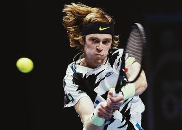 Andrey Rublev fue el protagonista masculino de los últimos torneos de la temporada. Ganó en San Petersburgo y en Viena levantó el quinto título de la temporada con el que se puso a la altura de Djokovic en trofeos del año. El ruso acabó la temporada como líder en victorias (41). En la WTA, mermada por la suspensión de toda la gira asiática debido a la COVID, brilló la bielorrusa Aryna Sabalenka, con triunfos en Ostrava y Linz.  