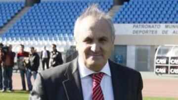 <b>SIN CASTIGO. </b>Los árbitros dejan pasar las palabras de García.