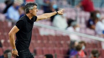 El entrenador de la Real Sociedad, Imanol Alguacil, en el Camp Nou.