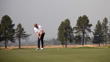 SUN RIVER, OREGON - SEPTEMBER 10: Adam Keogh of the Great Britain & Ireland team putts on the 18th green during day two of the 2024 PGA Cup at the Meadows course at Sunriver Resort on September 10, 2024 in Sun River, Oregon. Orlando Ramirez/Getty Images/AFP (Photo by Orlando Ramirez / GETTY IMAGES NORTH AMERICA / Getty Images via AFP)
