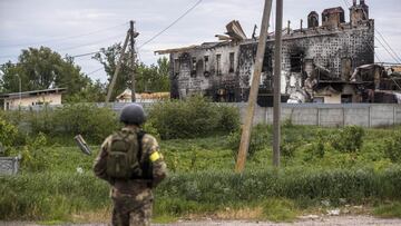 UC7008. J&Aacute;RKOV (UCRANIA), 29/05/22.- Tras m&aacute;s de tres meses de guerra, soldados ucranianos en el frente de guerra cerca de J&aacute;rkov temen que la invasi&oacute;n rusa va para largo, por lo que tendr&aacute;n que seguir luchando en zonas 