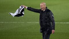 MADRID, SPAIN - APRIL 10: Zinedine Zidane, Manager of Real Madrid reacts during the La Liga Santander match between Real Madrid and FC Barcelona at Estadio Alfredo Di Stefano on April 10, 2021 in Madrid, Spain. Sporting stadiums around Spain remain under 