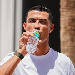 El agua mineral de Cristiano Ronaldo levanta sospechas de falsedad