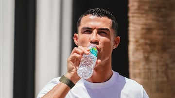 El agua mineral de Cristiano Ronaldo levanta sospechas de falsedad