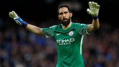 Claudio Bravo volvió a jugar tras un año y derrotó a Pellegrini