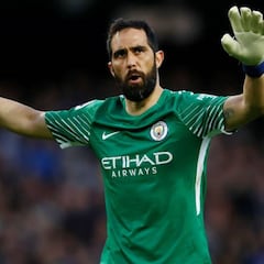 Claudio Bravo volvió a jugar tras un año y derrotó a Pellegrini