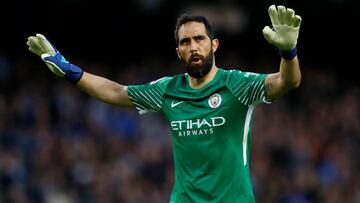 Claudio Bravo volvió a jugar tras un año y derrotó a Pellegrini