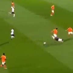 A Van Dijk le metes cuerpo una vez, dos no: vean lo que le hizo a Sterling