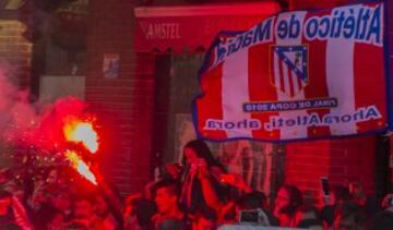 Las imágenes del impresionante recibimiento de la afición al Atlético