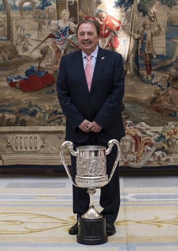 Recibió el Premio Nacional Francisco Fernández Ochoa de 2017 por toda una vida dedicada al deporte. Durante la entrega de premios, en enero de 2019, reveló que padecía un cáncer de pulmón desde hacía dos años