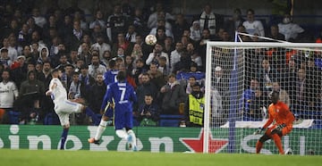 0-2. Karim Benzema marca el segundo gol.